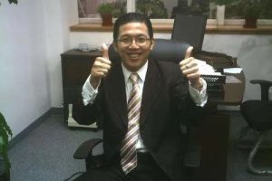 李佳琦、薇娅、辛巴们的直播卖货套路，都是这个电视购物大师当年“玩剩的”